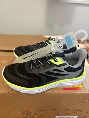 Place Men's Black & Neon Yellow Running Sneakers